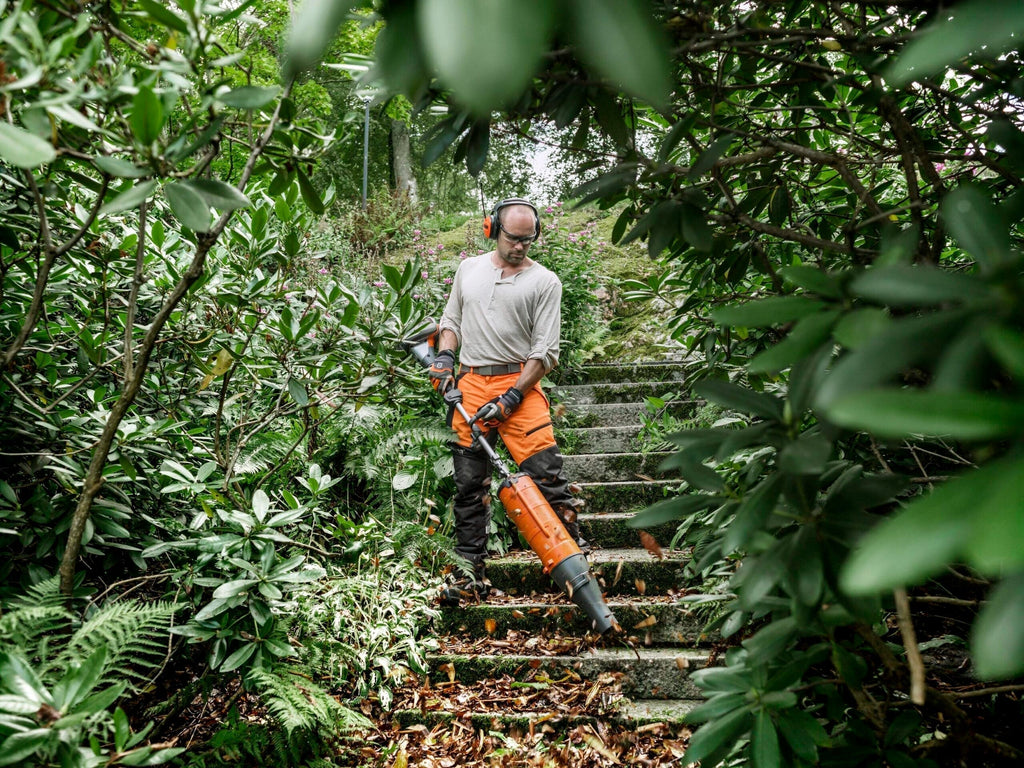 Husqvarna 970545001 330LK 28-cc 2-cycle 20-in Straight Shaft Gas String Trimmer with Attachment Capable and Edger Capable